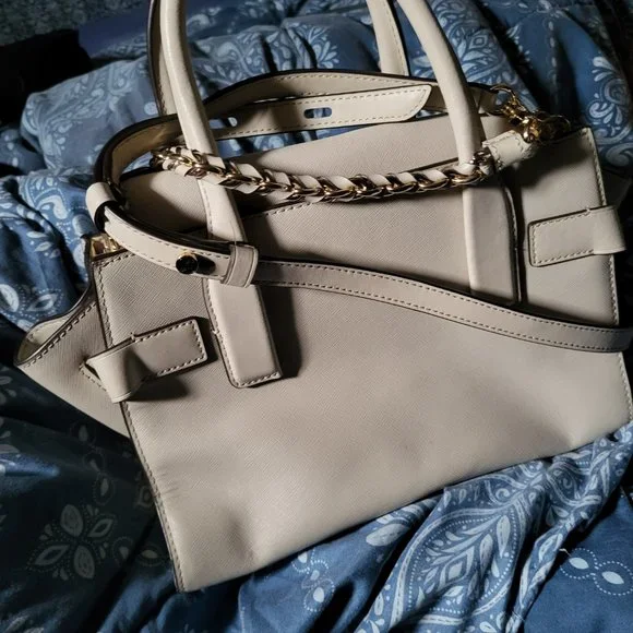 Michael kors purse - Picture 2 of 2